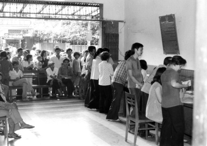 xếp-hàng-mua-gạo